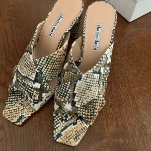 Charles David Buzzer Leather Block Heel Snake Embossed Size  9 New in Box